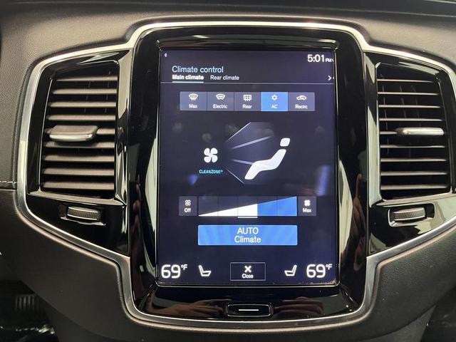 Photo of 2017 Onyx Black Metallic Volvo XC90