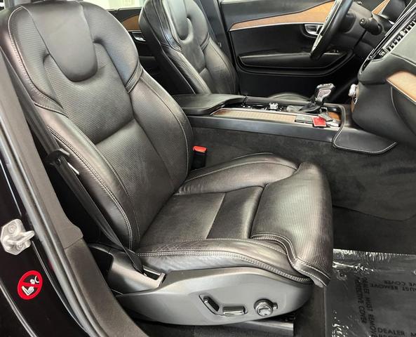 Photo of 2017 Onyx Black Metallic Volvo XC90