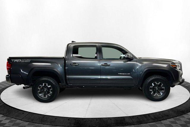 Photo of 2016 Magnetic Gray Metallic Toyota Tacoma