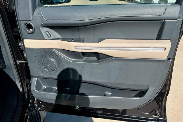 Photo of 2024 AGATE BLACK METALLIC Ford Expedition