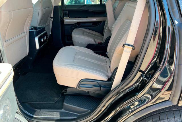 Photo of 2024 AGATE BLACK METALLIC Ford Expedition