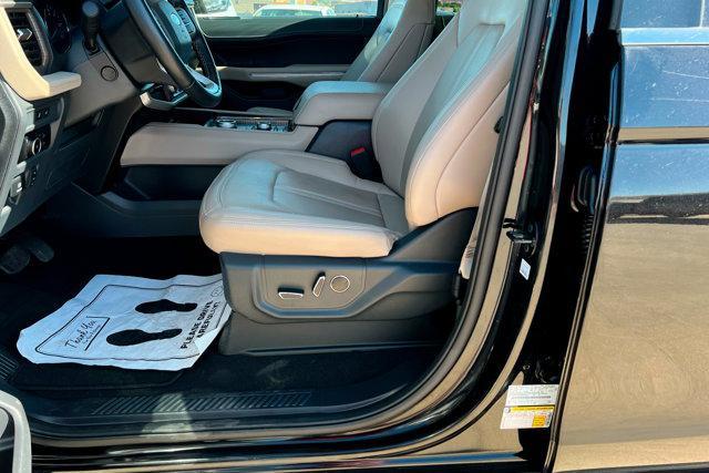 Photo of 2024 AGATE BLACK METALLIC Ford Expedition