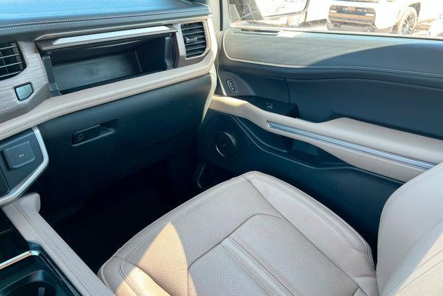 Photo of 2024 AGATE BLACK METALLIC Ford Expedition