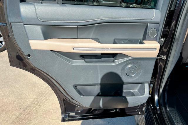 Photo of 2024 AGATE BLACK METALLIC Ford Expedition