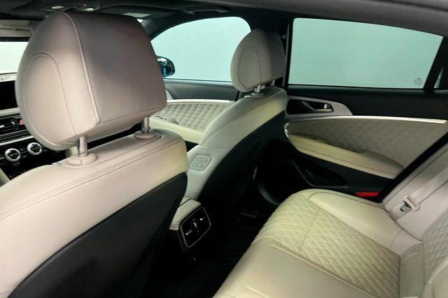Photo of 2022 Uyuni White Genesis G70