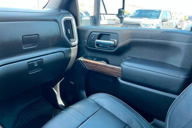 Photo of 2022 Iridescent Pearl Tricoat Chevrolet Silverado 3500
