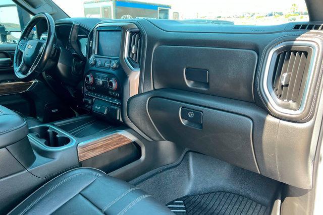Photo of 2022 Iridescent Pearl Tricoat Chevrolet Silverado 3500