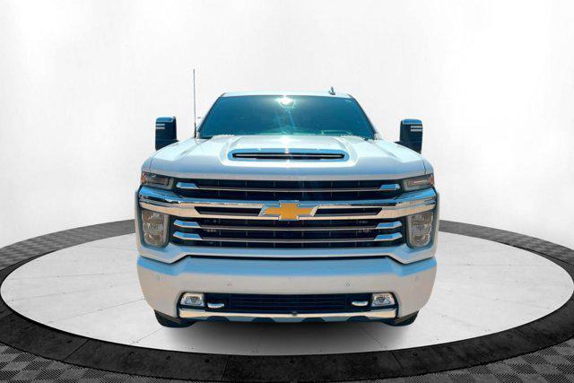 Photo of 2022 Iridescent Pearl Tricoat Chevrolet Silverado 3500