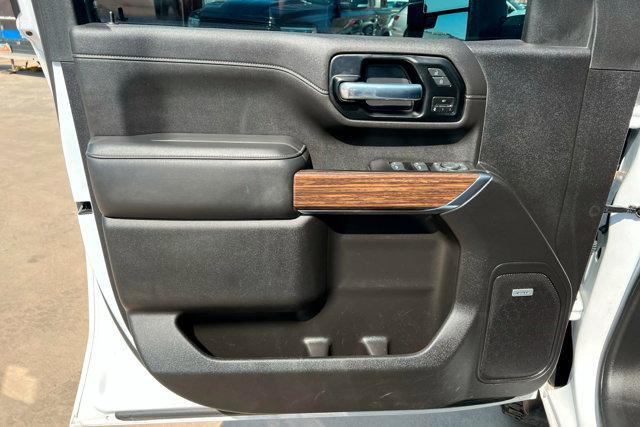 Photo of 2022 Iridescent Pearl Tricoat Chevrolet Silverado 3500