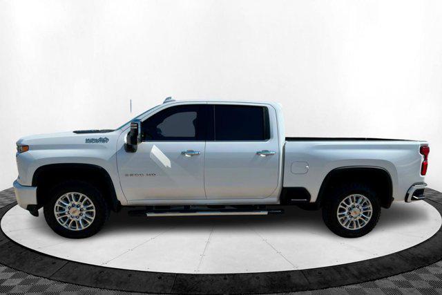 Photo of 2022 Iridescent Pearl Tricoat Chevrolet Silverado 3500