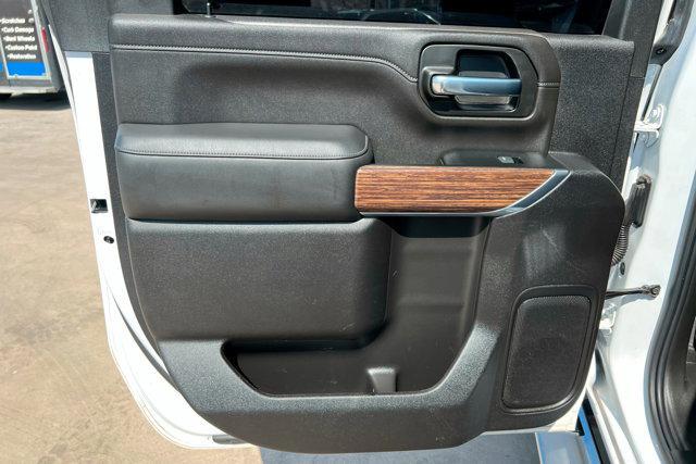 Photo of 2022 Iridescent Pearl Tricoat Chevrolet Silverado 3500