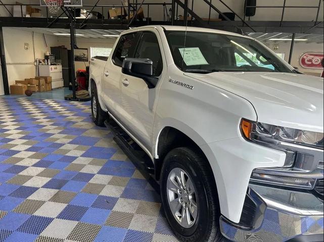 Photo of 2022 White Chevrolet Silverado 1500