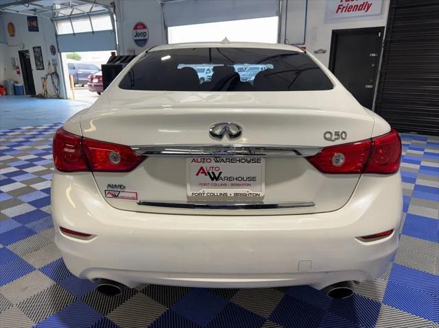 Photo of 2017 White INFINITI Q50