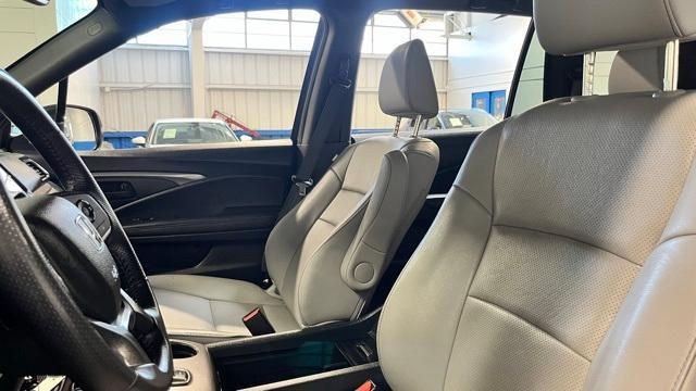 Photo of 2023 Obsidian Blue Honda Passport
