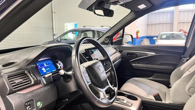Photo of 2023 Obsidian Blue Honda Passport
