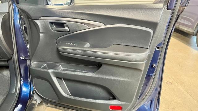 Photo of 2023 Obsidian Blue Honda Passport