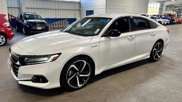 Photo of 2022 White Honda Accord Hybrid