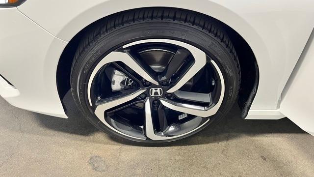 Photo of 2022 White Honda Accord Hybrid