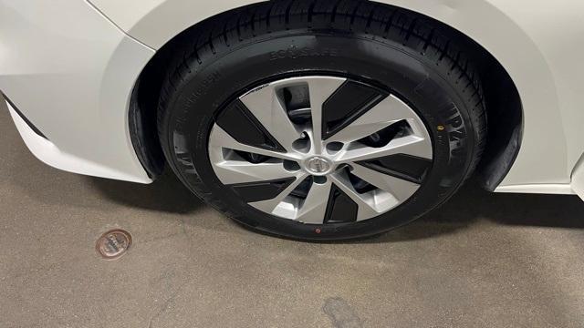 Photo of 2020 White Nissan Altima