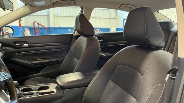 Photo of 2020 White Nissan Altima
