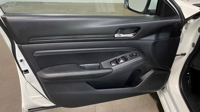 Photo of 2020 White Nissan Altima