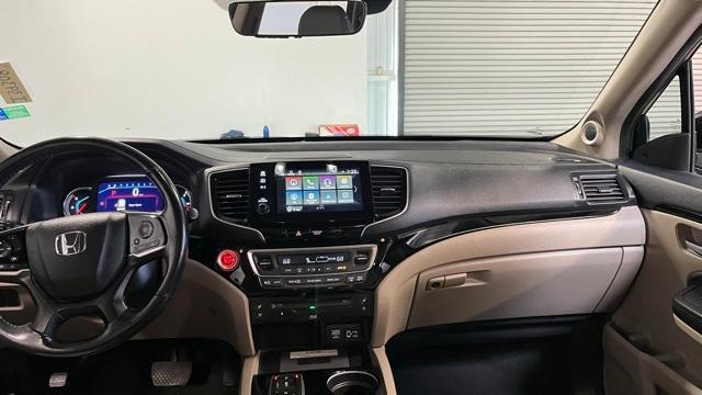 Photo of 2019 Deep Scarlet Pearl Honda Pilot