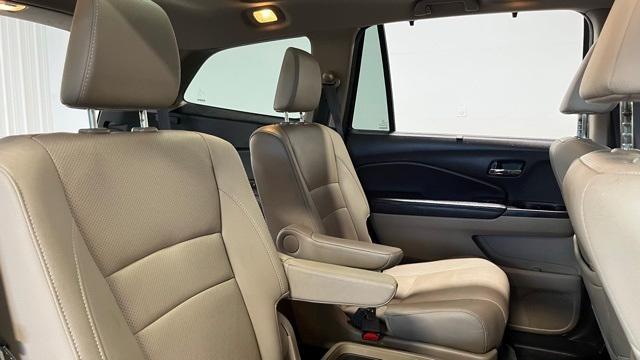 Photo of 2019 Deep Scarlet Pearl Honda Pilot