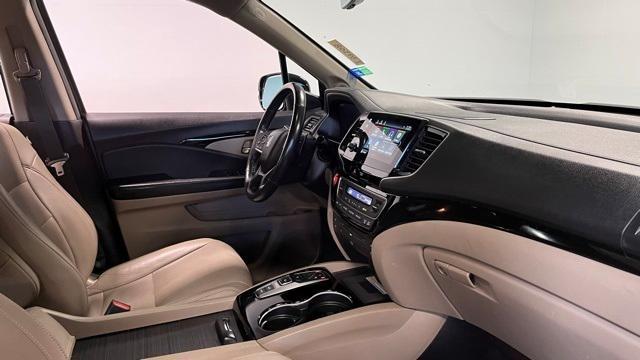 Photo of 2019 Deep Scarlet Pearl Honda Pilot