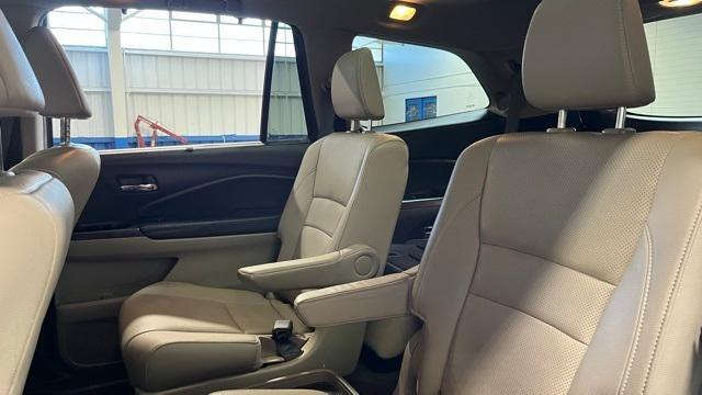 Photo of 2019 Deep Scarlet Pearl Honda Pilot