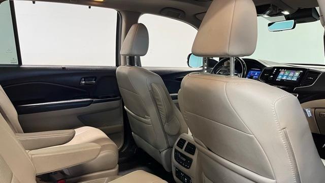 Photo of 2019 Deep Scarlet Pearl Honda Pilot