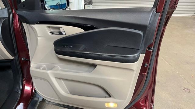 Photo of 2019 Deep Scarlet Pearl Honda Pilot