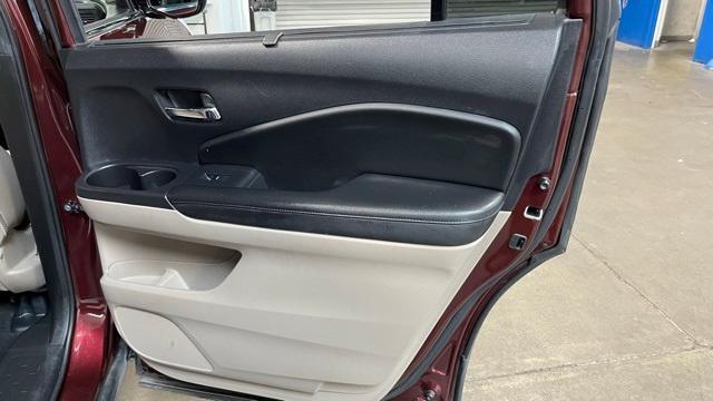 Photo of 2019 Deep Scarlet Pearl Honda Pilot