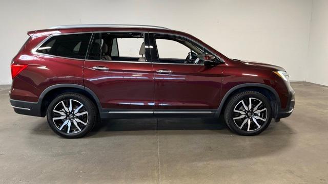 Photo of 2019 Deep Scarlet Pearl Honda Pilot