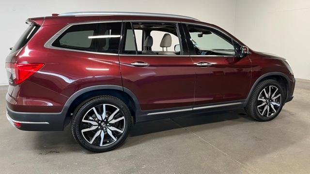 Photo of 2019 Deep Scarlet Pearl Honda Pilot