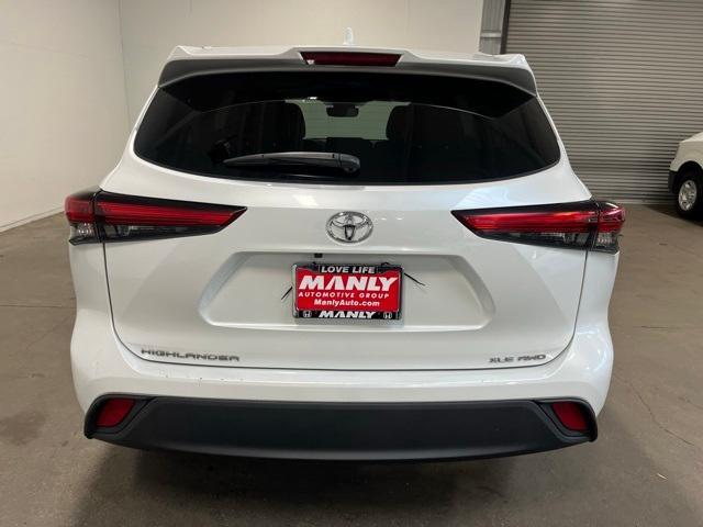 Photo of 2023 Wind Chill Pearl Toyota Highlander