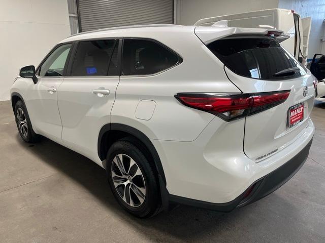 Photo of 2023 Wind Chill Pearl Toyota Highlander