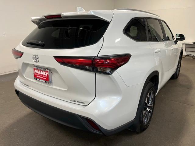 Photo of 2023 Wind Chill Pearl Toyota Highlander