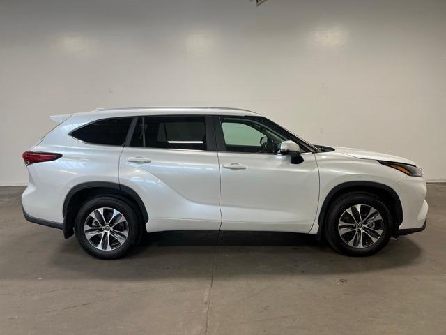 Photo of 2023 Wind Chill Pearl Toyota Highlander