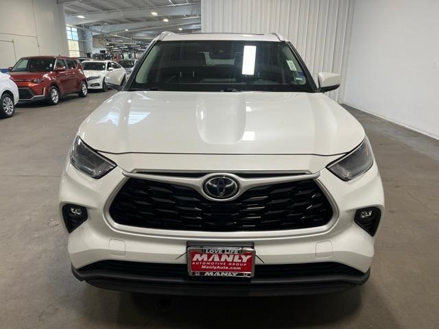 Photo of 2023 Wind Chill Pearl Toyota Highlander