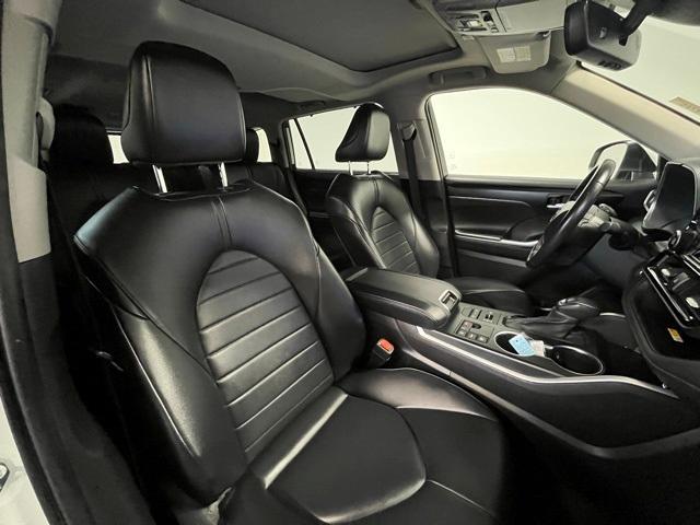 Photo of 2023 Wind Chill Pearl Toyota Highlander