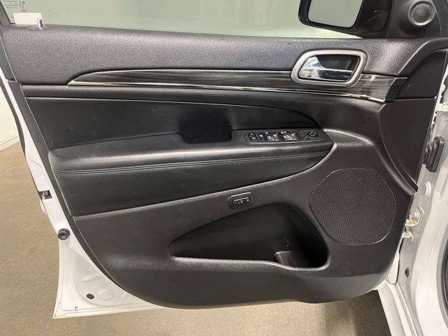 Photo of 2019 White Jeep Grand Cherokee