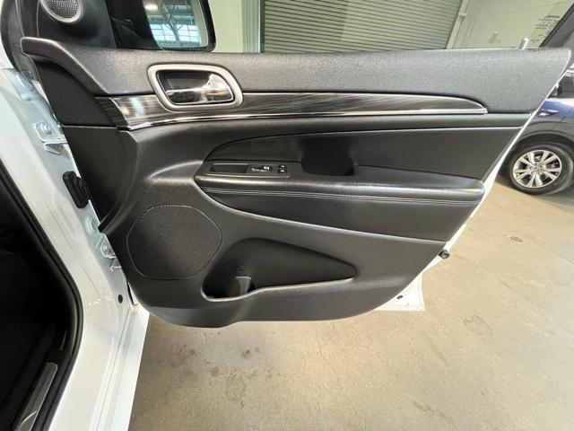 Photo of 2019 White Jeep Grand Cherokee