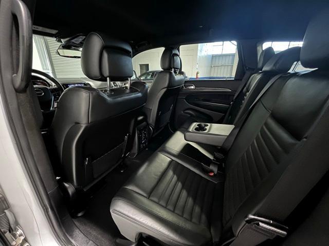 Photo of 2019 White Jeep Grand Cherokee