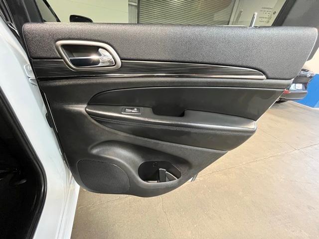 Photo of 2019 White Jeep Grand Cherokee