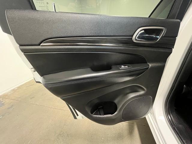 Photo of 2019 White Jeep Grand Cherokee
