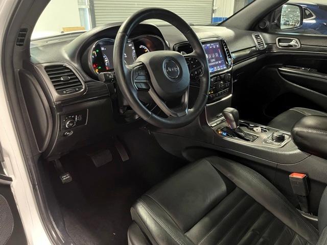 Photo of 2019 White Jeep Grand Cherokee