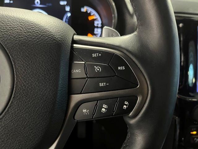 Photo of 2019 White Jeep Grand Cherokee