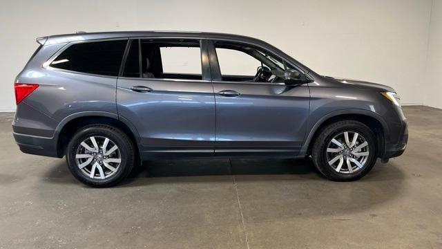 Photo of 2019 Gray Honda Pilot