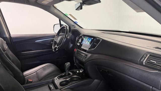 Photo of 2019 Gray Honda Pilot