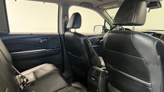Photo of 2019 Gray Honda Pilot
